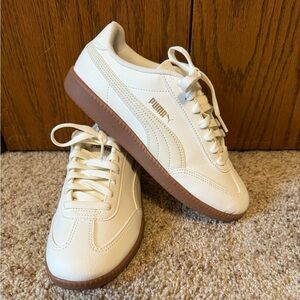 Puma Cream Athletic Shoes with Brown Sole